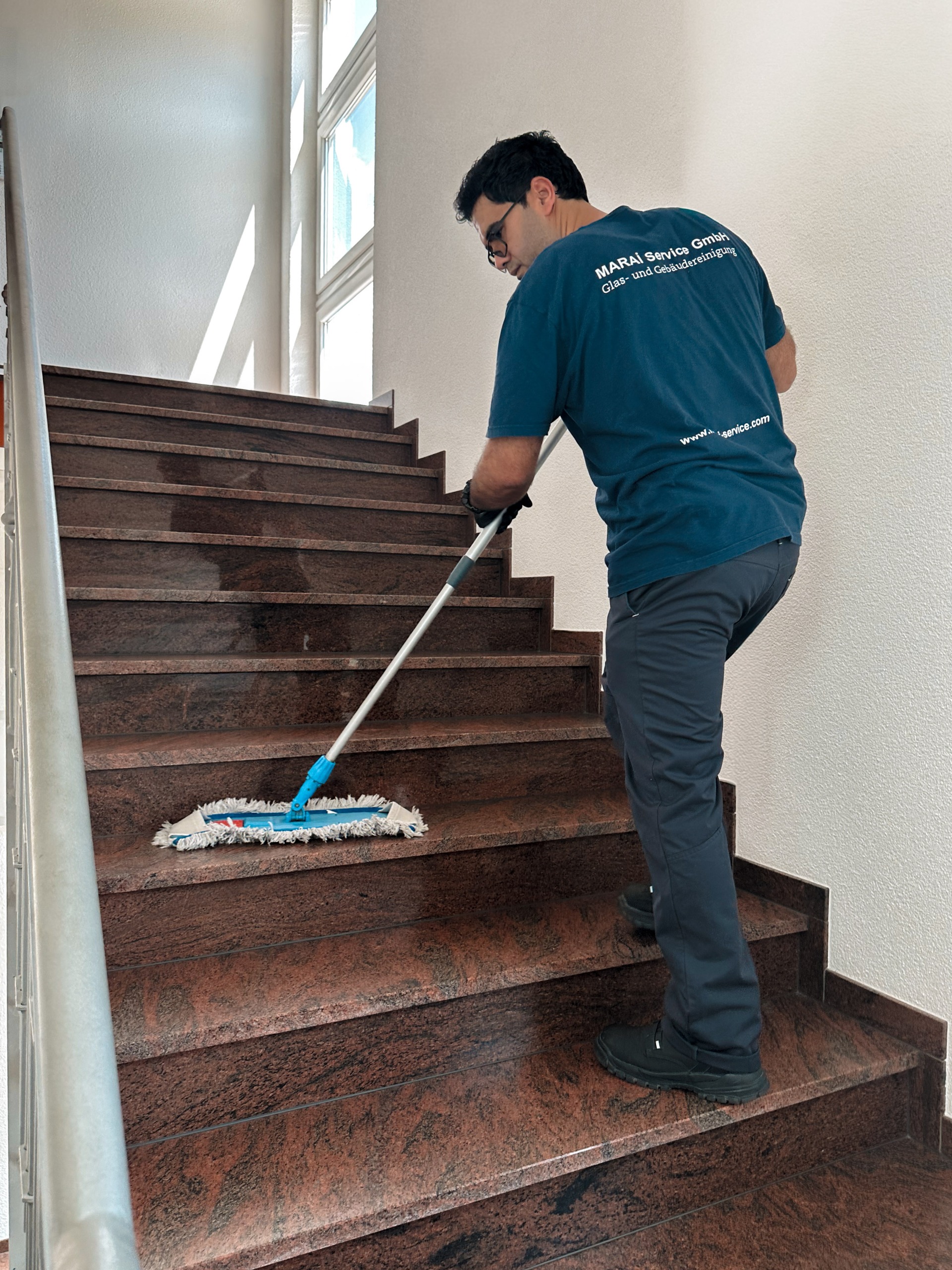 Professionelle Treppenhausreinigung durch MARAI Service GmbH